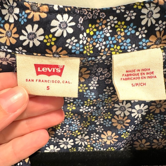 Levi’s floral blouse - Picture 3 of 7